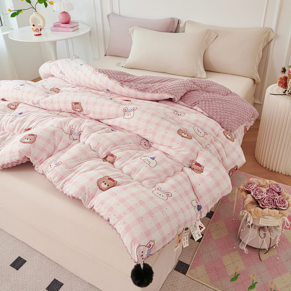 91家纺网 家纺一手货源 找家纺 缔锦家纺 2025新款小版卡通豆豆被被子被芯 粉兔兔