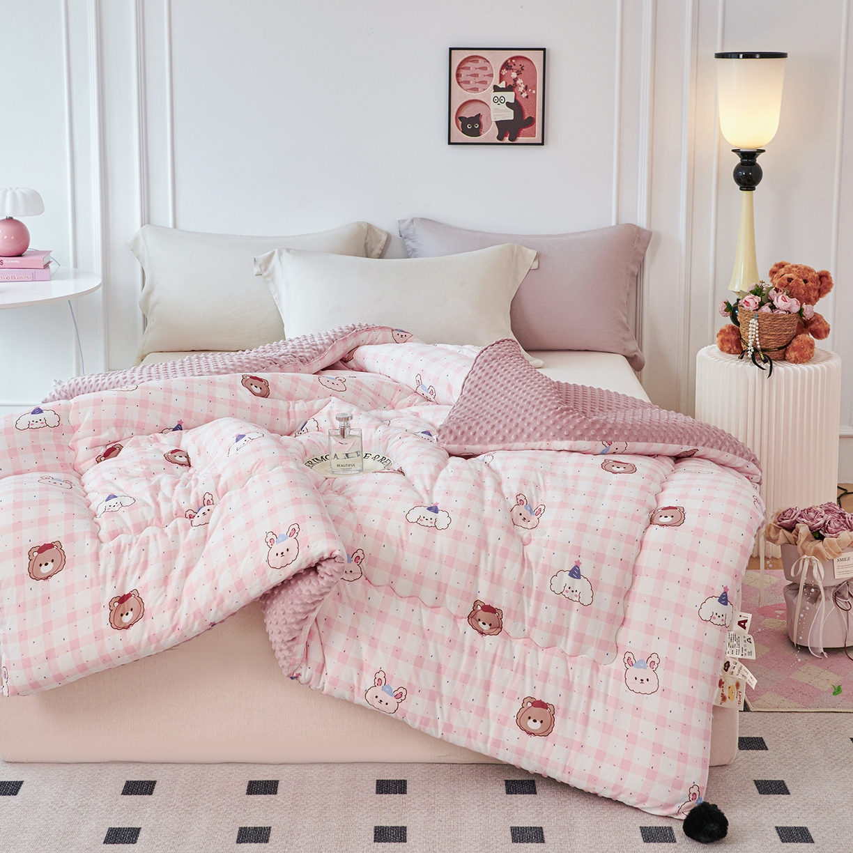 91家纺网 家纺一手货源 找家纺 缔锦家纺 2025新款小版卡通豆豆被被子被芯 粉兔兔