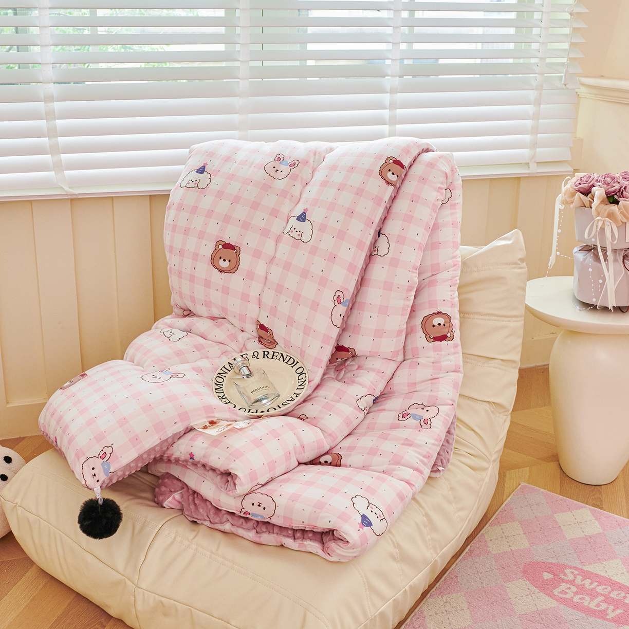 91家纺网 家纺一手货源 找家纺 缔锦家纺 2025新款小版卡通豆豆被被子被芯 粉兔兔