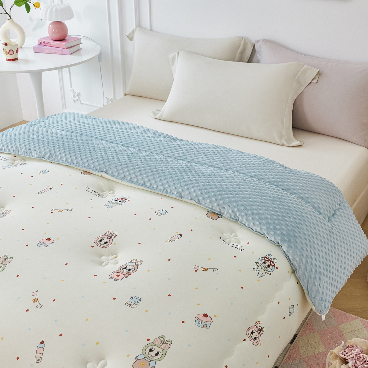 91家纺网 家纺一手货源 找家纺 缔锦家纺 2025新款小版卡通豆豆被被子被芯 蓝布布