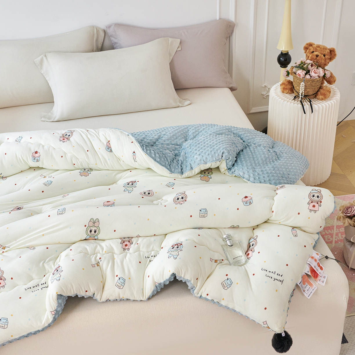 91家纺网 家纺一手货源 找家纺 缔锦家纺 2025新款小版卡通豆豆被被子被芯 蓝布布