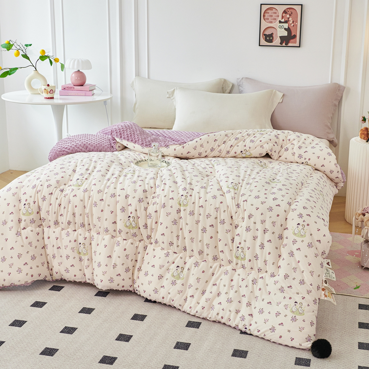 91家纺网 家纺一手货源 找家纺 缔锦家纺 2025新款小版卡通豆豆被被子被芯 幸运丫