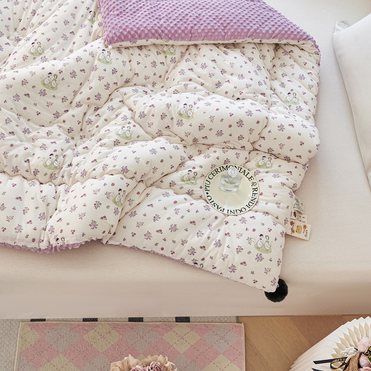 91家纺网 家纺一手货源 找家纺 缔锦家纺 2025新款小版卡通豆豆被被子被芯 幸运丫