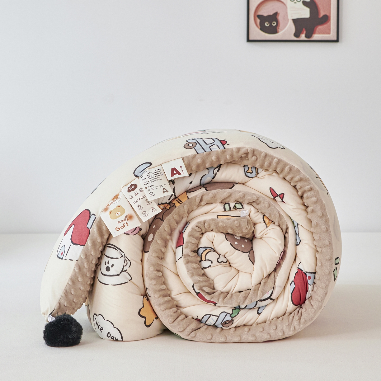 91家纺网 家纺一手货源 找家纺 缔锦家纺 2025新款小版卡通豆豆被被子被芯 熊熊咖