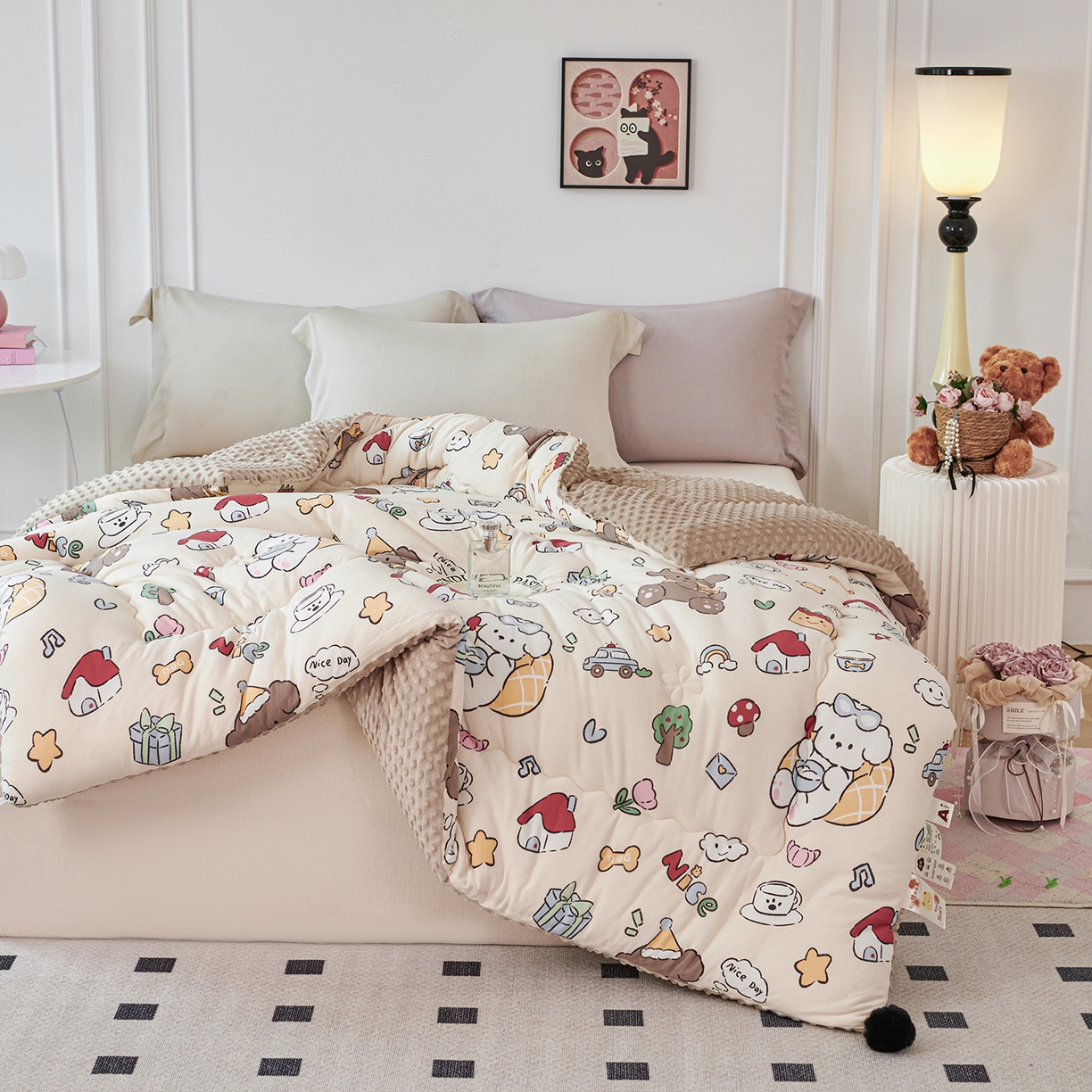 91家纺网 家纺一手货源 找家纺 缔锦家纺 2025新款小版卡通豆豆被被子被芯 熊熊咖