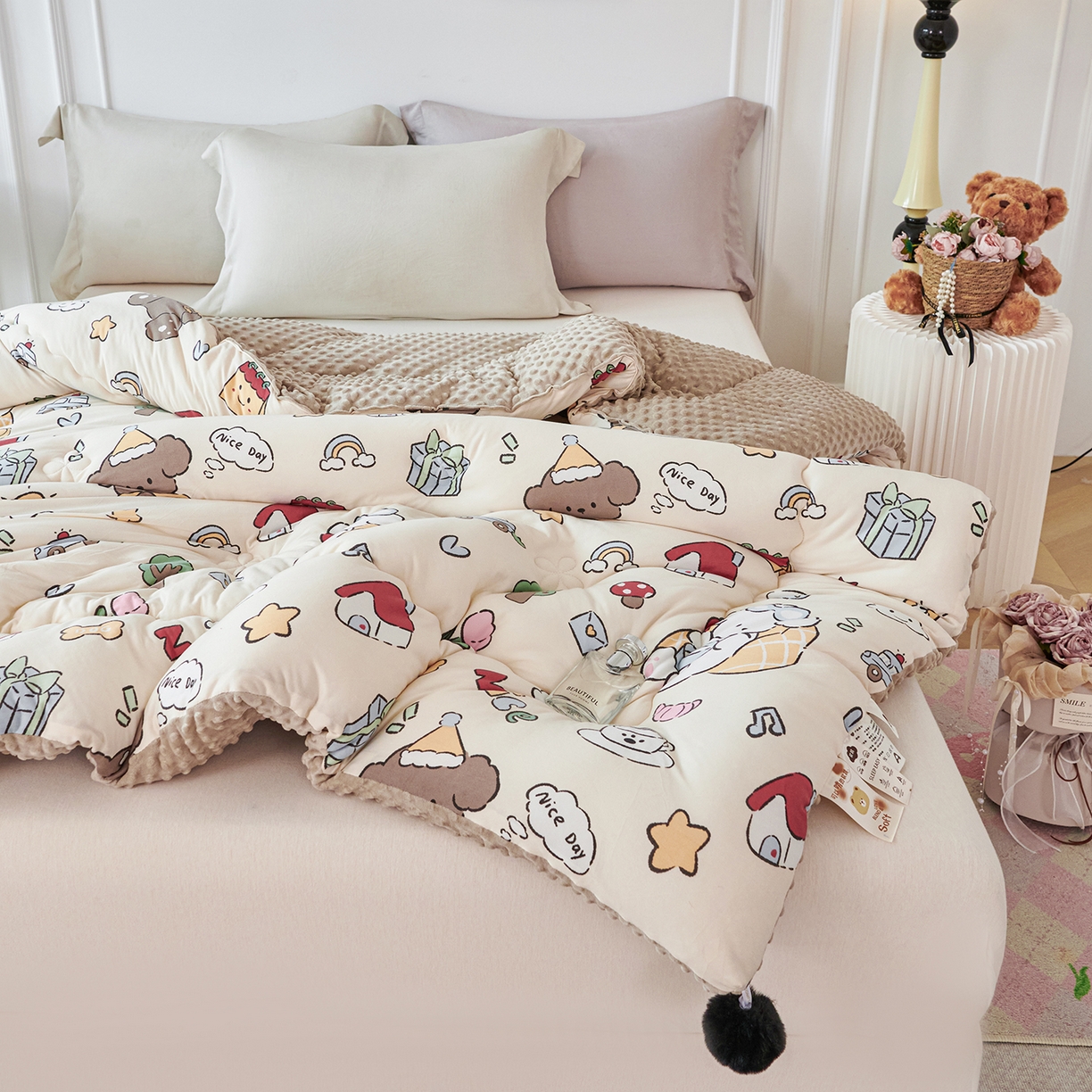 91家纺网 家纺一手货源 找家纺 缔锦家纺 2025新款小版卡通豆豆被被子被芯 熊熊咖