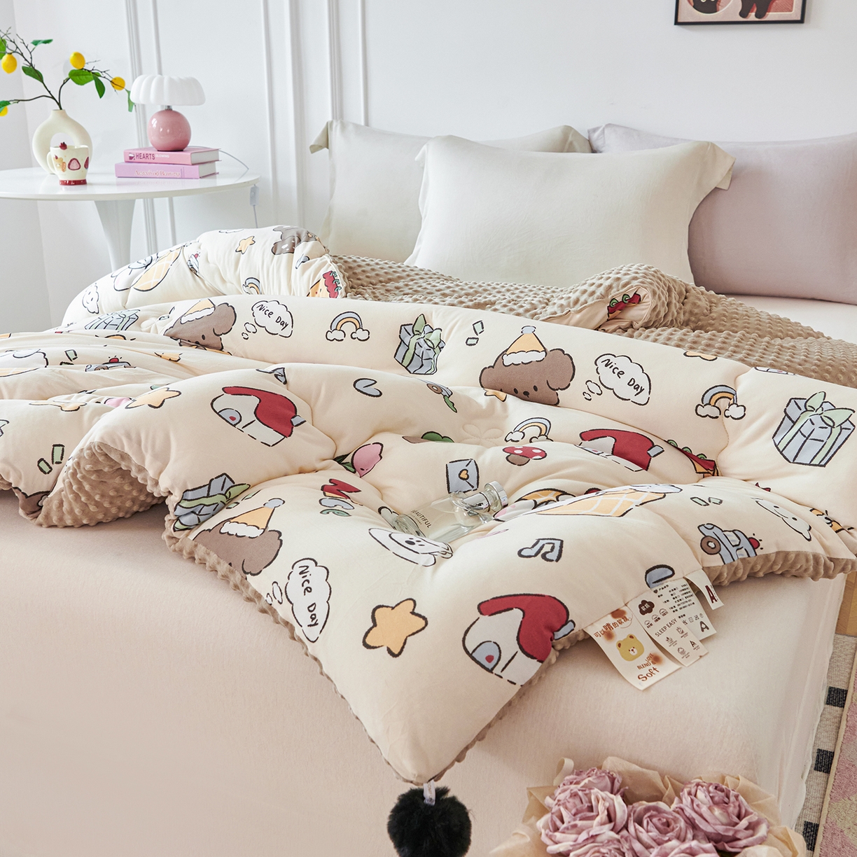 91家纺网 家纺一手货源 找家纺 缔锦家纺 2025新款小版卡通豆豆被被子被芯 熊熊咖