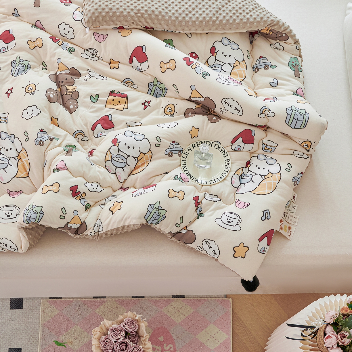 91家纺网 家纺一手货源 找家纺 缔锦家纺 2025新款小版卡通豆豆被被子被芯 熊熊咖