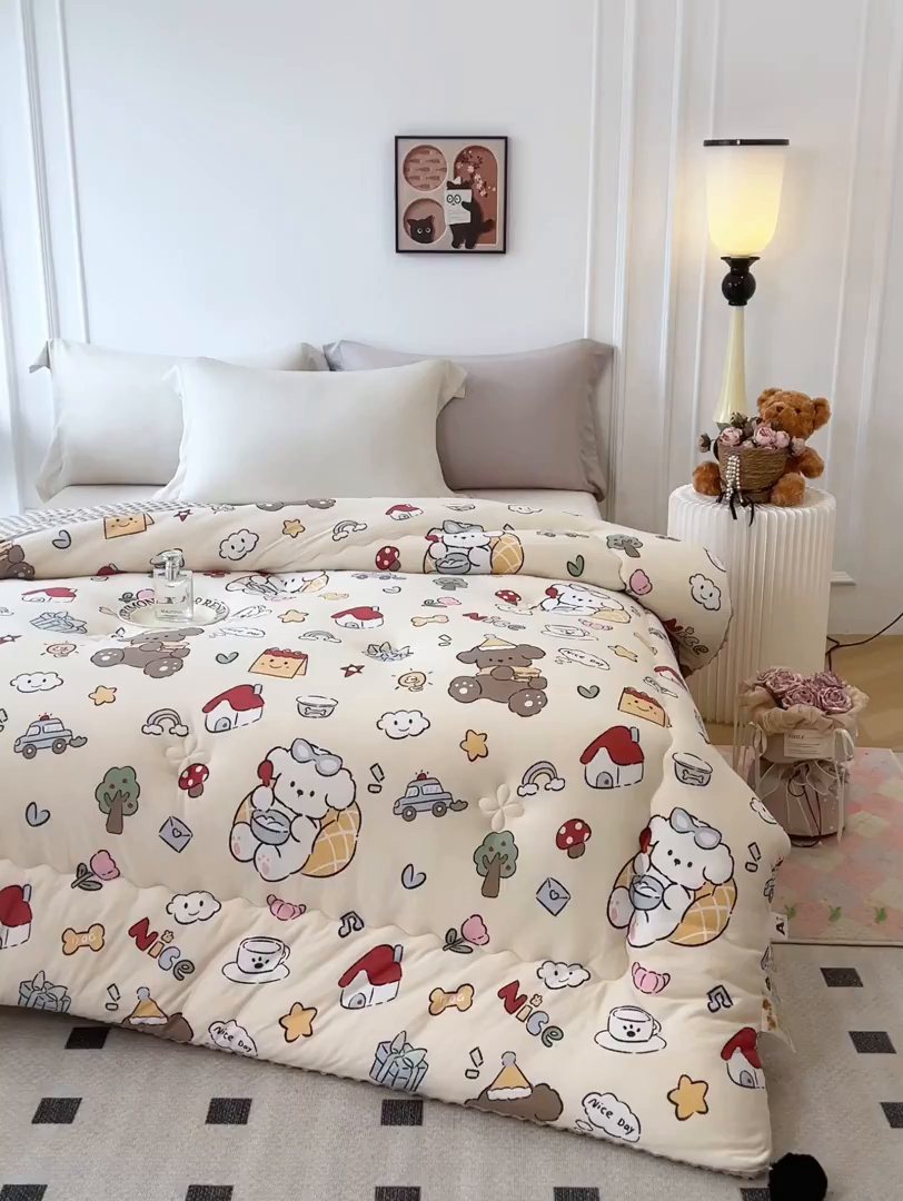 91家纺网 家纺一手货源 找家纺 缔锦家纺 2025新款小版卡通豆豆被被子被芯 熊熊咖