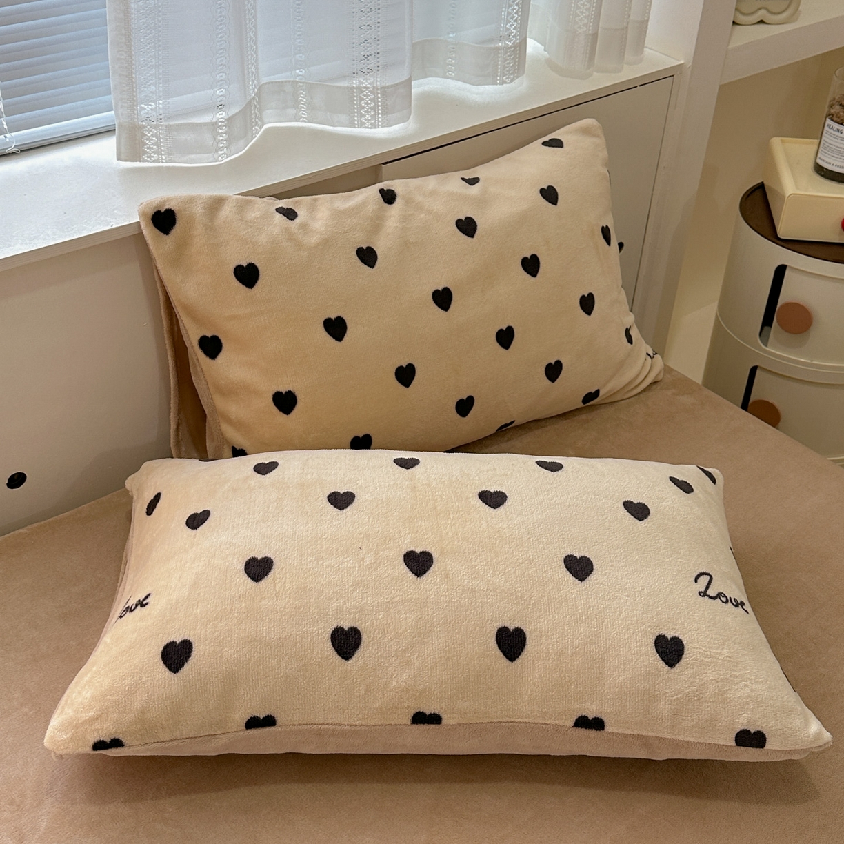 91家纺网 家纺一手货源 找家纺 梦莱斯 2025新款加厚保暖双面牛奶绒四件套 爱心点点