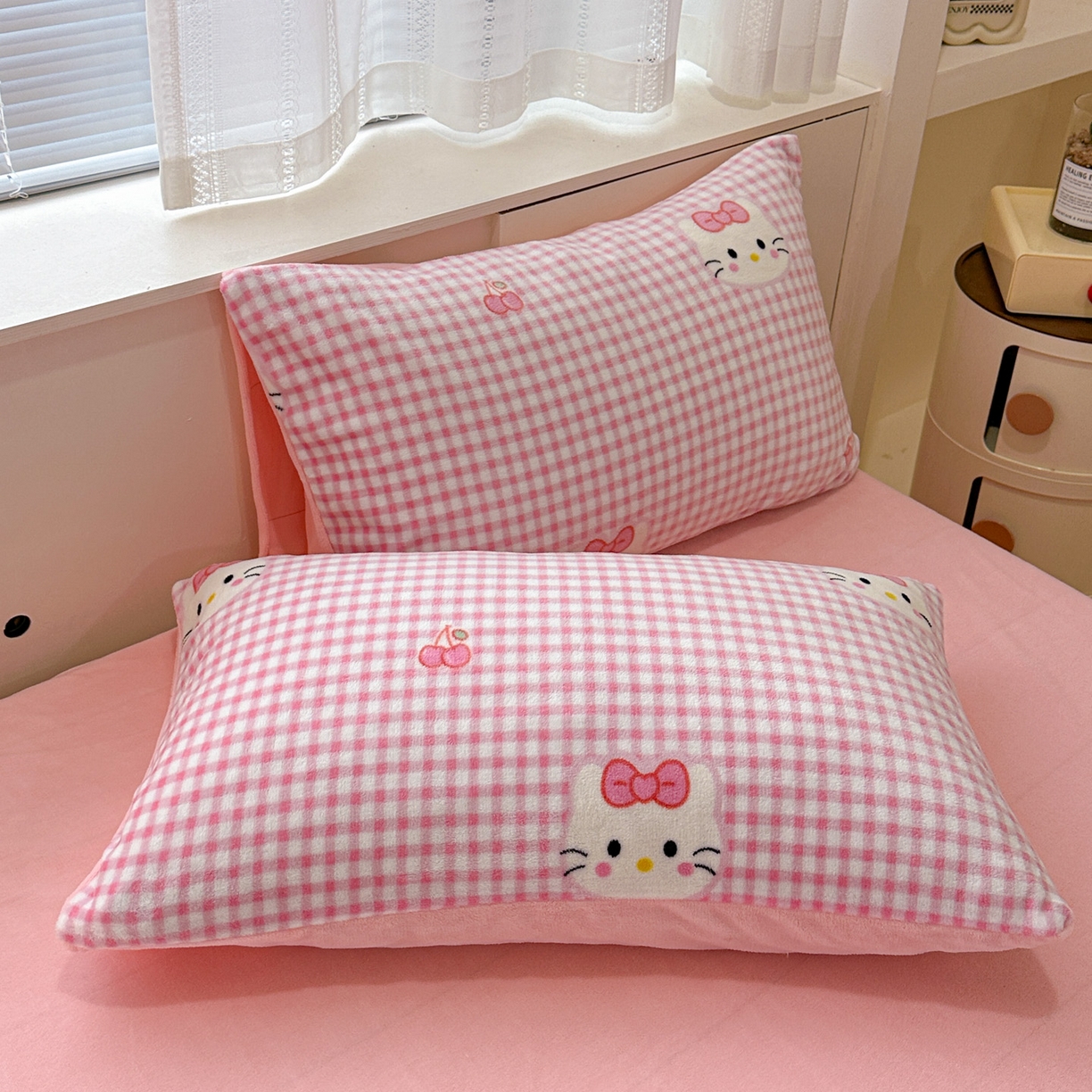 91家纺网 家纺一手货源 找家纺 梦莱斯 2025新款加厚保暖双面牛奶绒四件套 粉色猫