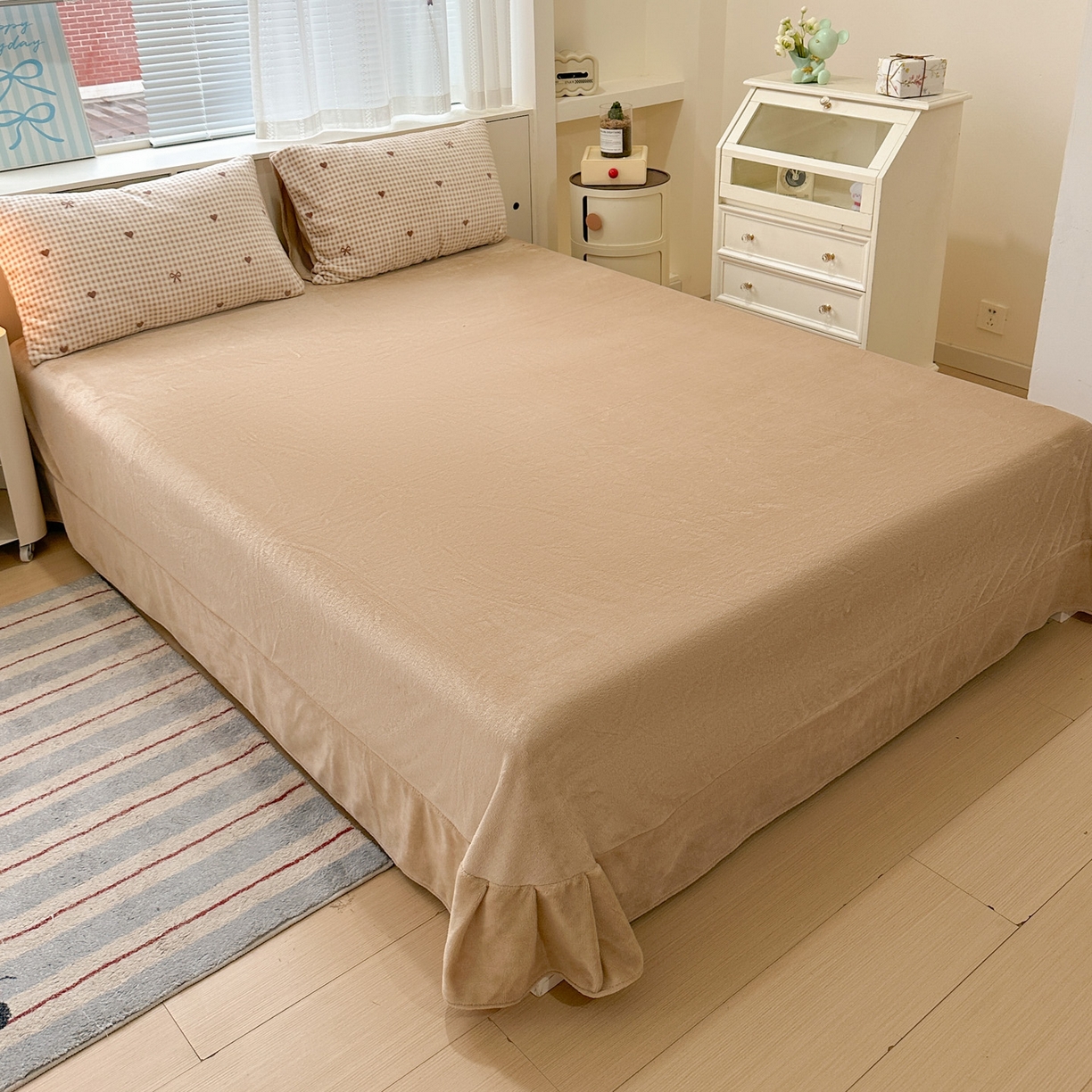 91家纺网 家纺一手货源 找家纺 梦莱斯 2025新款加厚保暖双面牛奶绒四件套 格子爱心咖