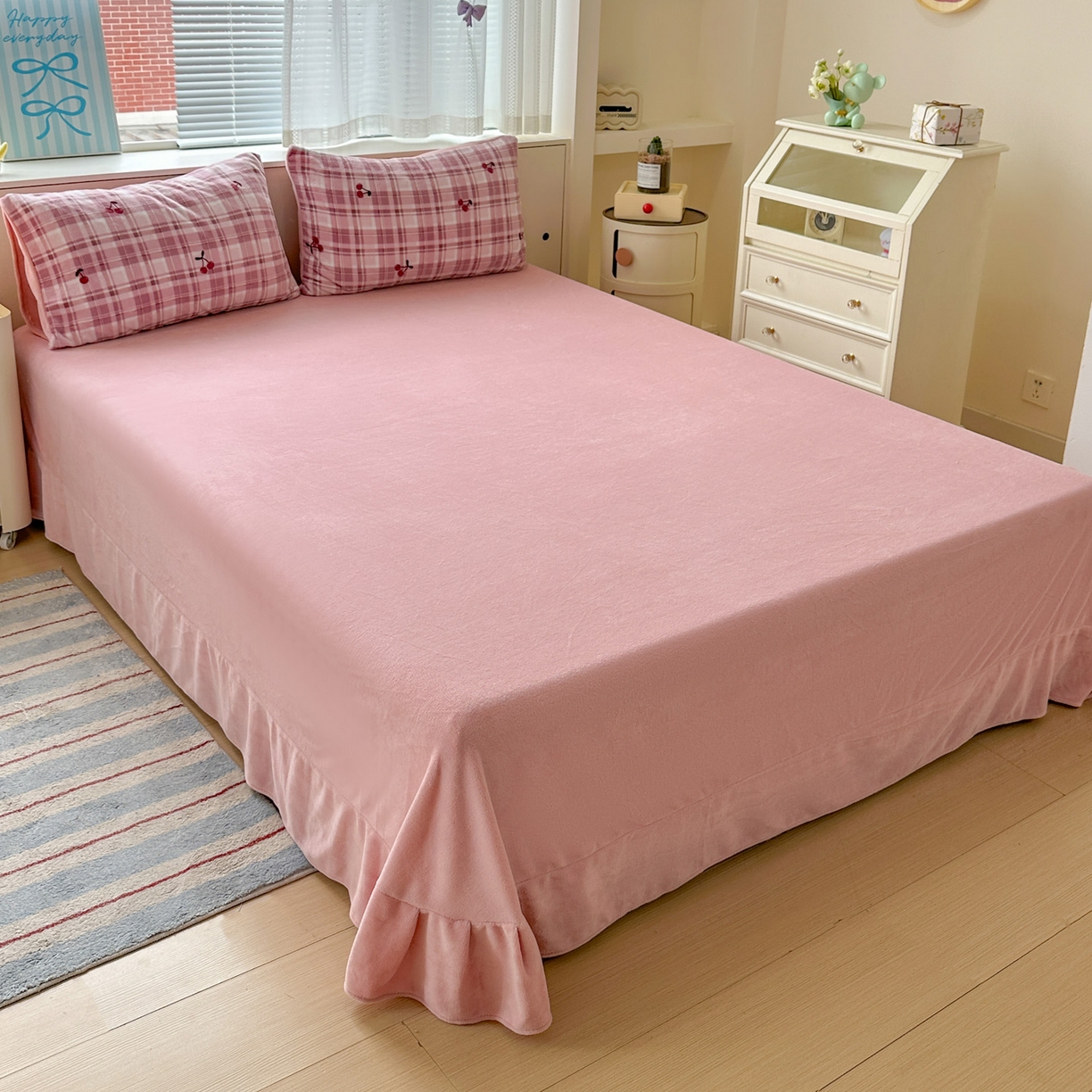 91家纺网 家纺一手货源 找家纺 梦莱斯 2025新款加厚保暖双面牛奶绒四件套 格子樱桃