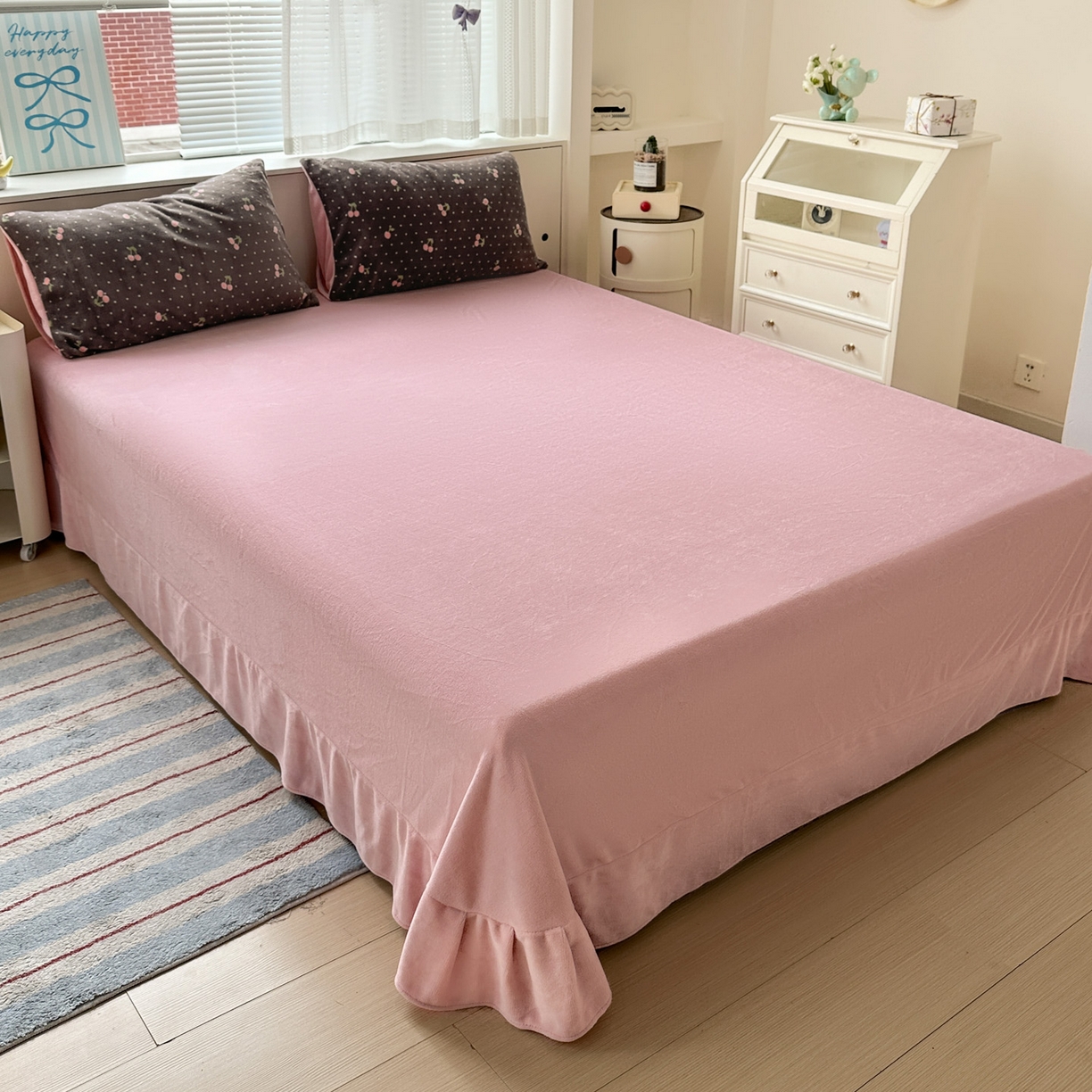 91家纺网 家纺一手货源 找家纺 梦莱斯 2025新款加厚保暖双面牛奶绒四件套 黑巧樱桃