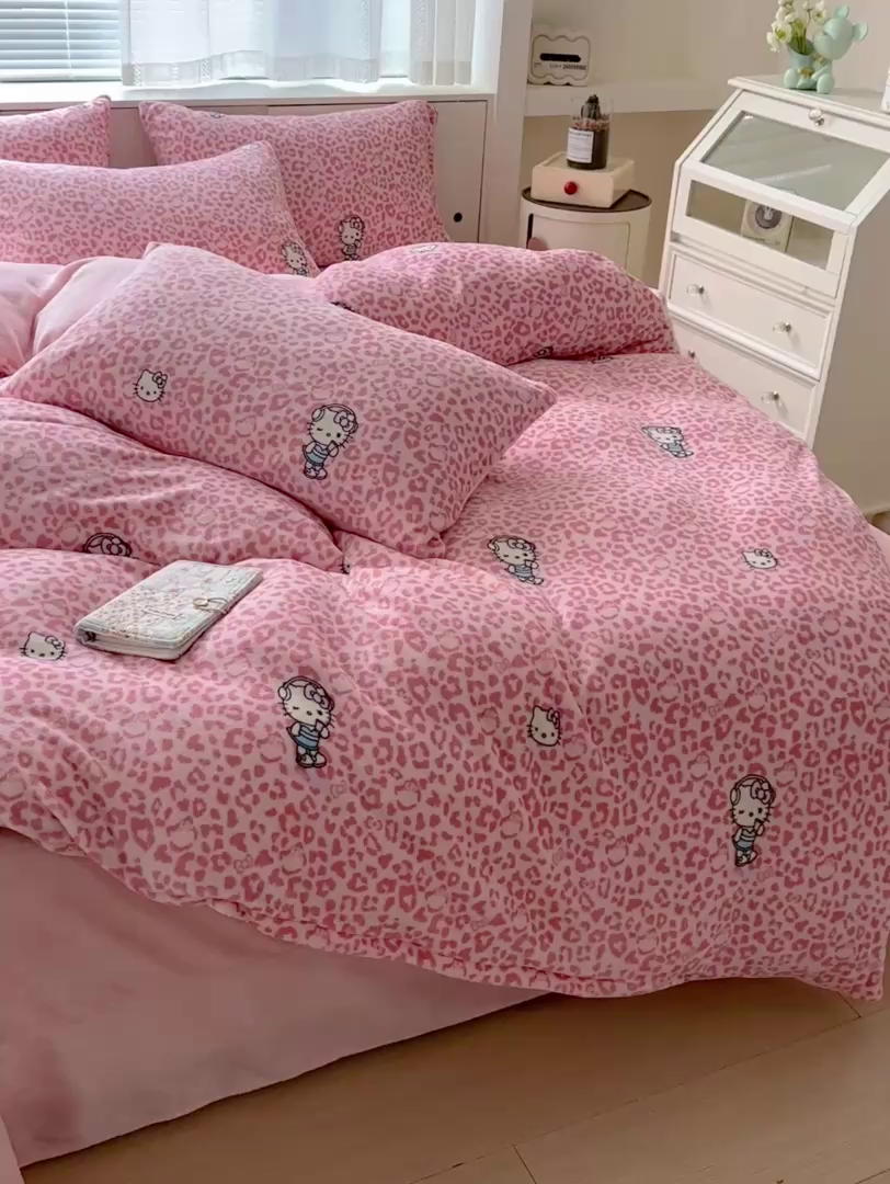 91家纺网 家纺一手货源 找家纺 梦莱斯 2025新款加厚保暖双面牛奶绒四件套 猫咪豹纹粉