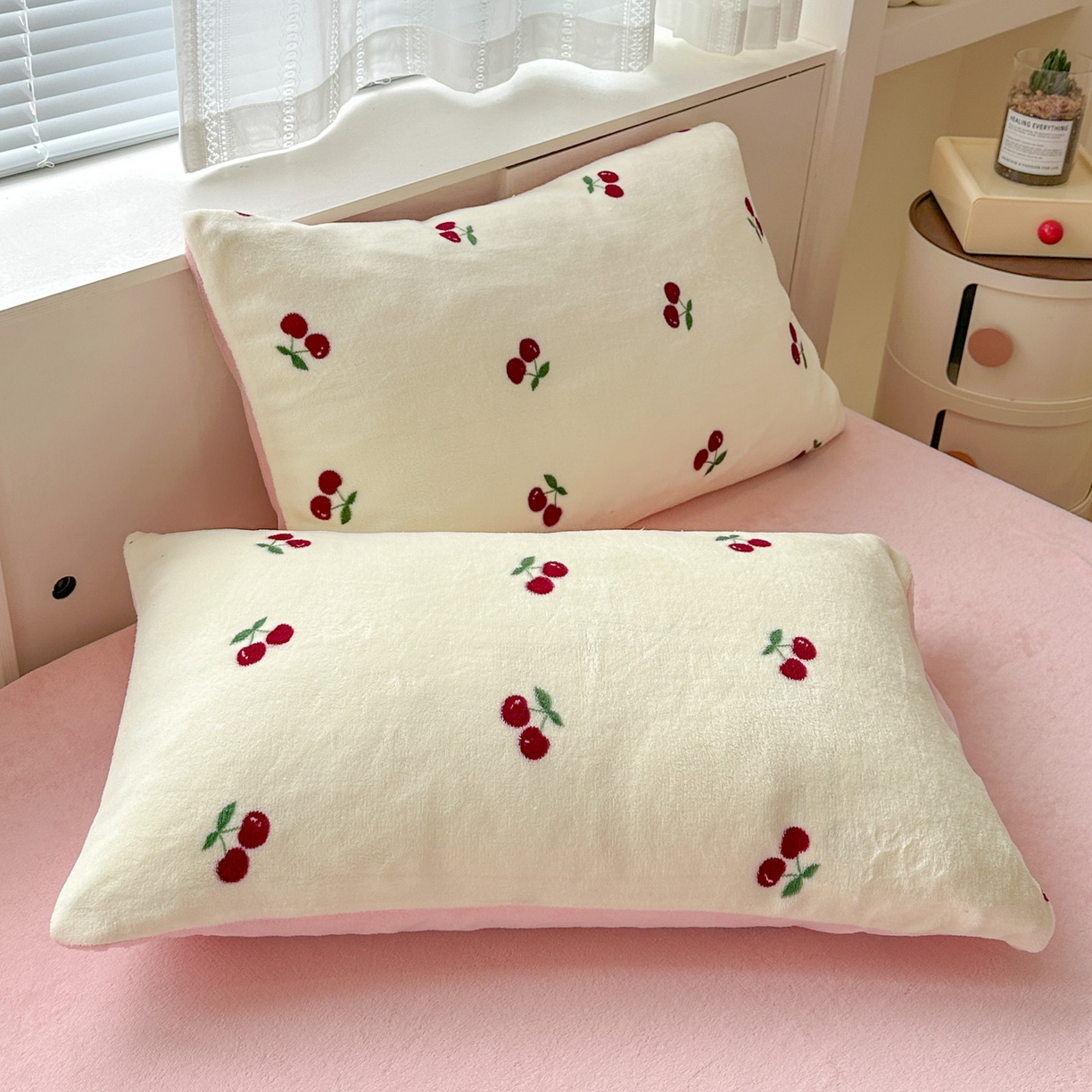 91家纺网 家纺一手货源 找家纺 梦莱斯 2025新款加厚保暖双面牛奶绒四件套 奶白樱桃