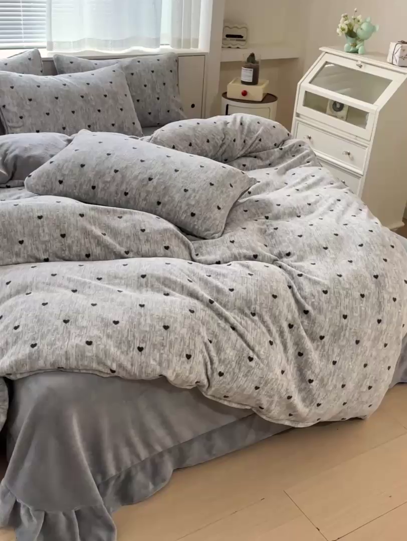 91家纺网 家纺一手货源 找家纺 梦莱斯 2025新款加厚保暖双面牛奶绒四件套 心动-灰