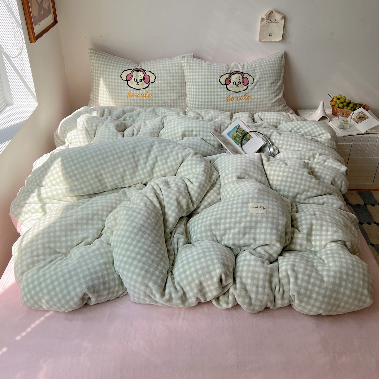 91家纺网 家纺一手货源 找家纺 轻奢坊 2025新款牛奶绒慵懒格子可爱毛巾绣四件套系列 慵懒青柠