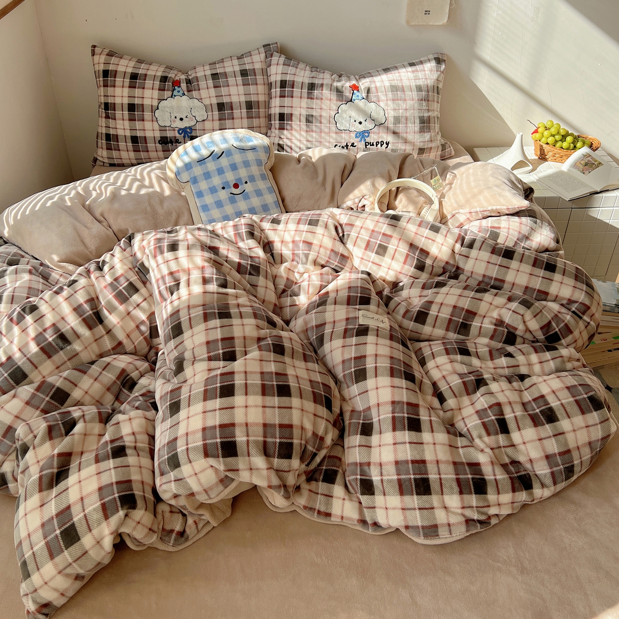 91家纺网 家纺一手货源 找家纺 （总）轻奢坊 2025新款牛奶绒5D烂花韩版法式花边四件套-蝶梦