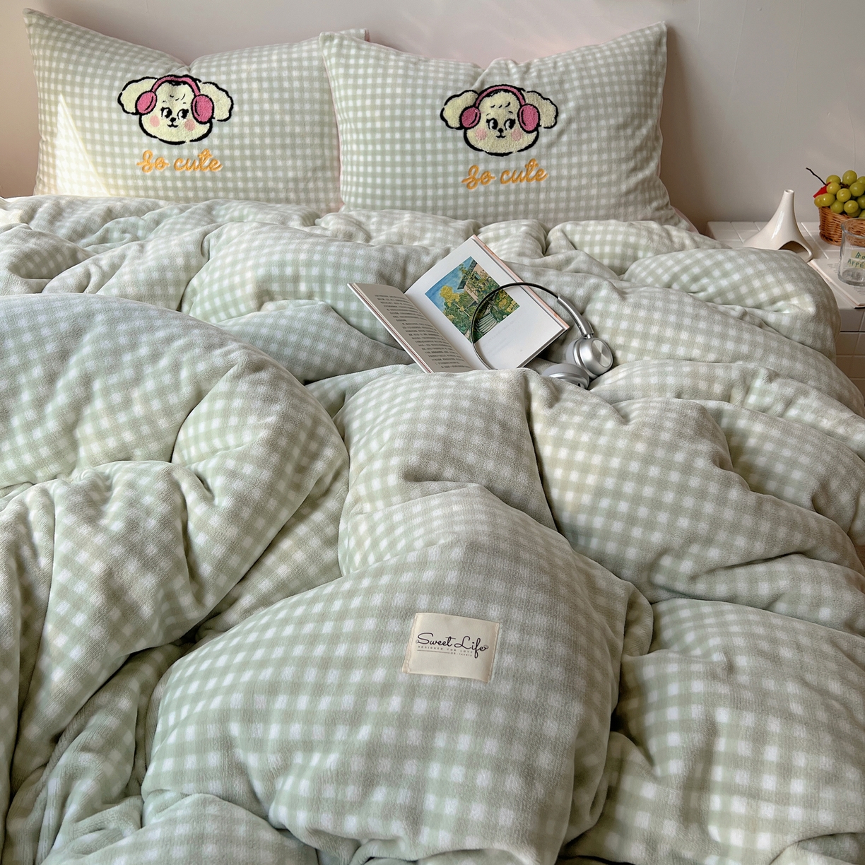 91家纺网 家纺一手货源 找家纺 轻奢坊 2025新款牛奶绒慵懒格子可爱毛巾绣四件套系列 慵懒青柠