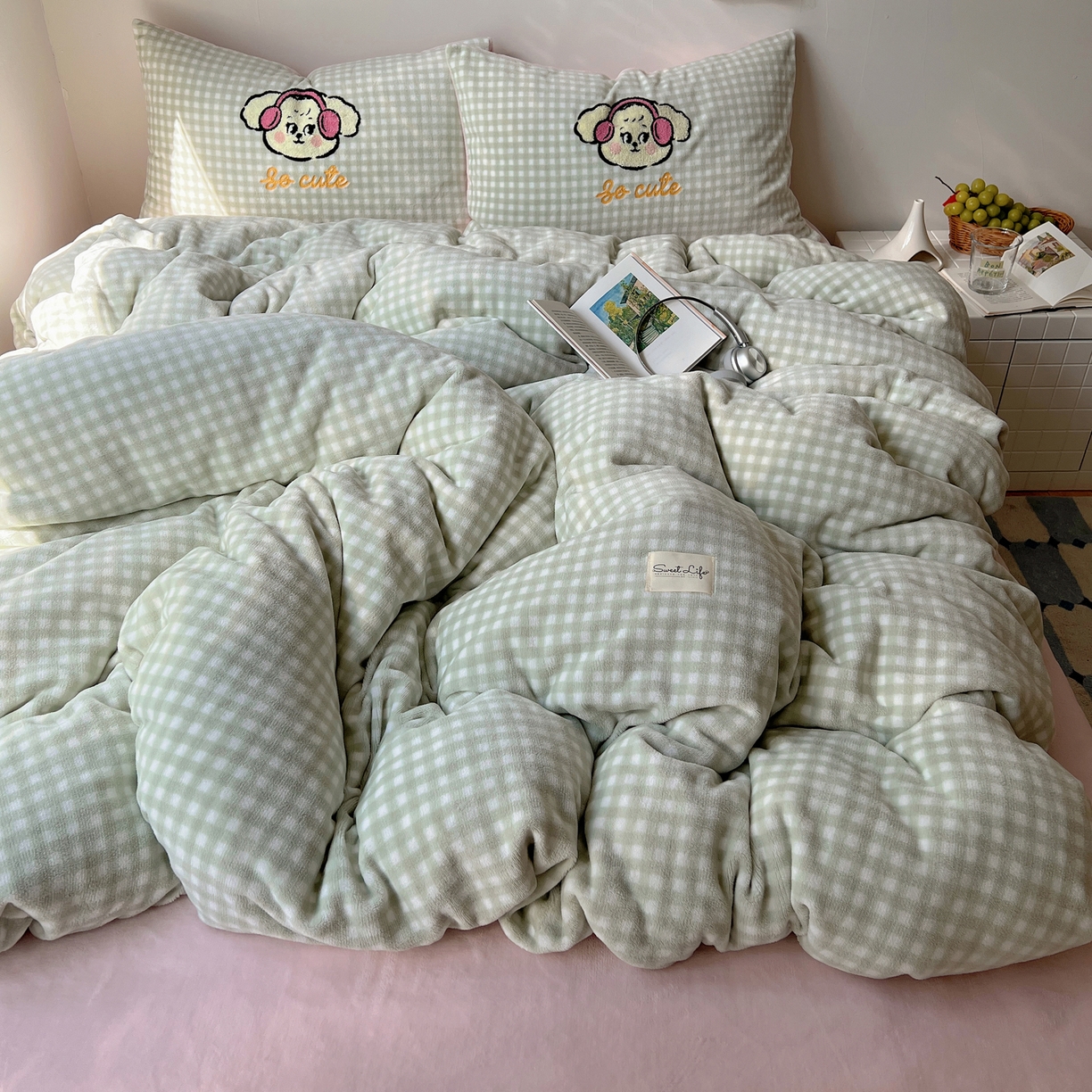 91家纺网 家纺一手货源 找家纺 轻奢坊 2025新款牛奶绒慵懒格子可爱毛巾绣四件套系列 慵懒青柠