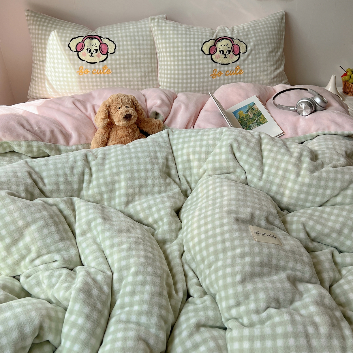 91家纺网 家纺一手货源 找家纺 轻奢坊 2025新款牛奶绒慵懒格子可爱毛巾绣四件套系列 慵懒青柠