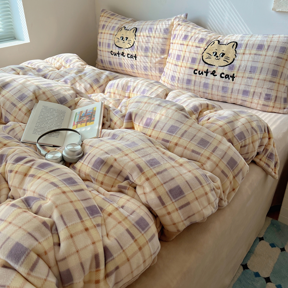 91家纺网 家纺一手货源 找家纺 轻奢坊 2025新款牛奶绒慵懒格子可爱毛巾绣四件套系列 慵懒紫薯