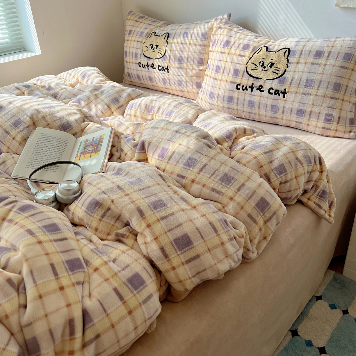 91家纺网 家纺一手货源 找家纺 轻奢坊 2025新款牛奶绒慵懒格子可爱毛巾绣四件套系列 慵懒紫薯