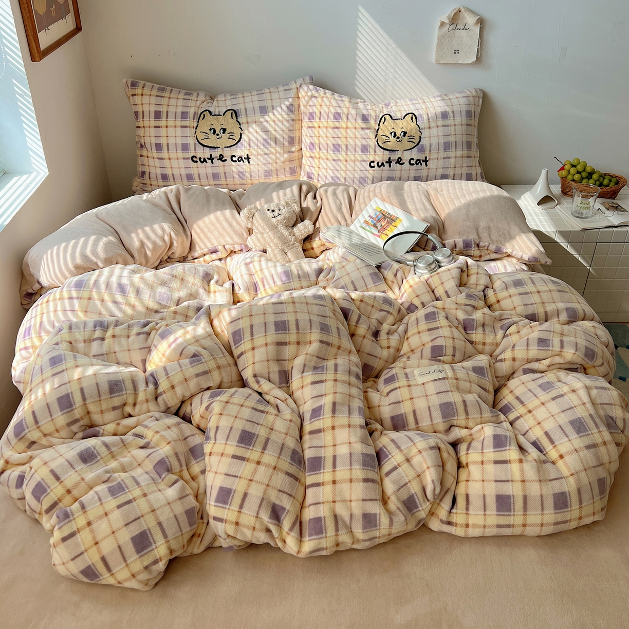 91家纺网 家纺一手货源 找家纺 轻奢坊 2025新款牛奶绒慵懒格子可爱毛巾绣四件套系列 慵懒紫薯