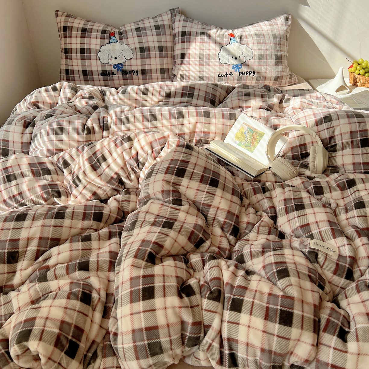 91家纺网 家纺一手货源 找家纺 （总）轻奢坊 2025新款牛奶绒慵懒格子可爱毛巾绣四件套系列