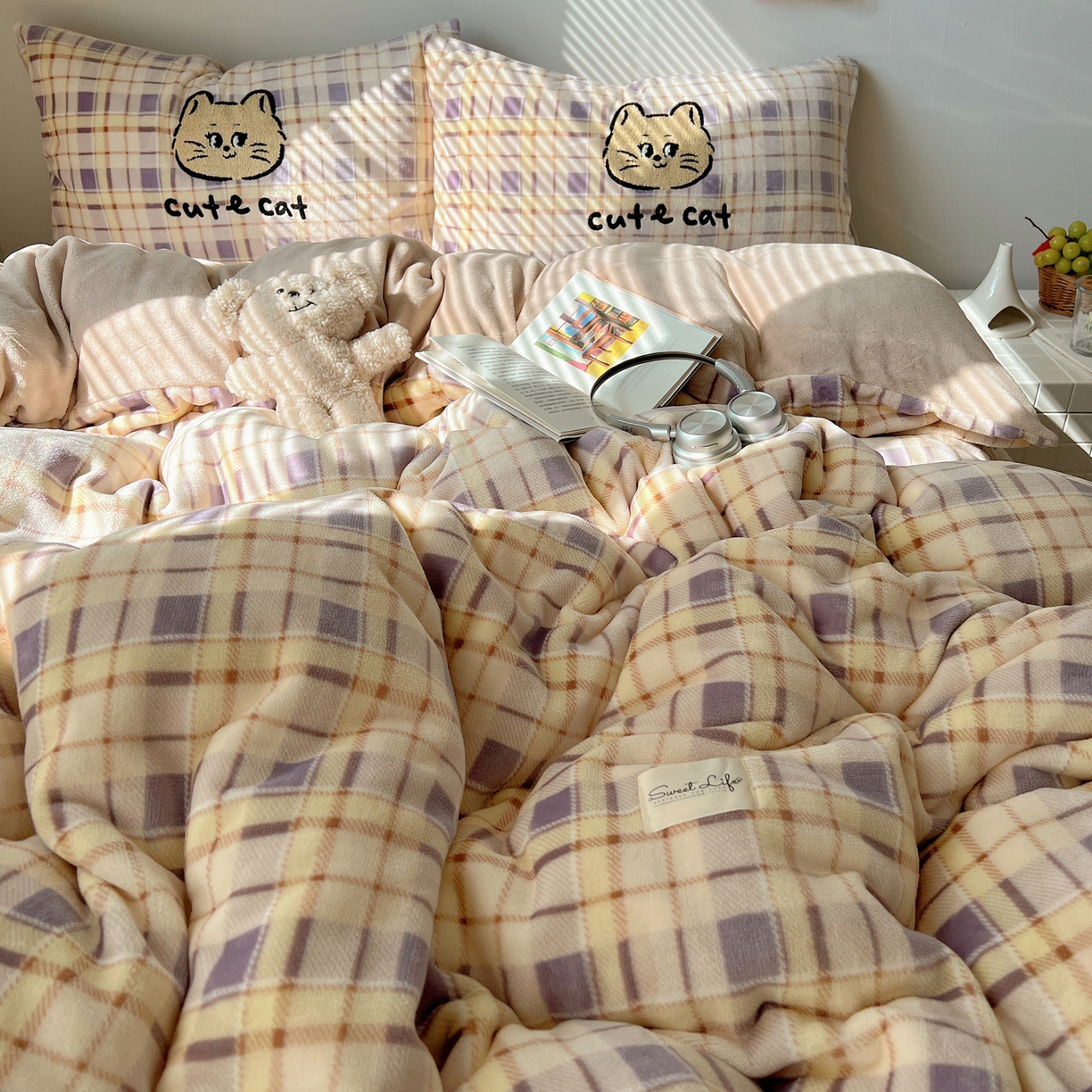 91家纺网 家纺一手货源 找家纺 轻奢坊 2025新款牛奶绒慵懒格子可爱毛巾绣四件套系列 慵懒紫薯