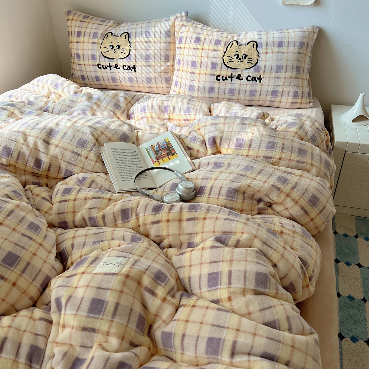 91家纺网 家纺一手货源 找家纺 轻奢坊 2025新款牛奶绒慵懒格子可爱毛巾绣四件套系列 慵懒紫薯