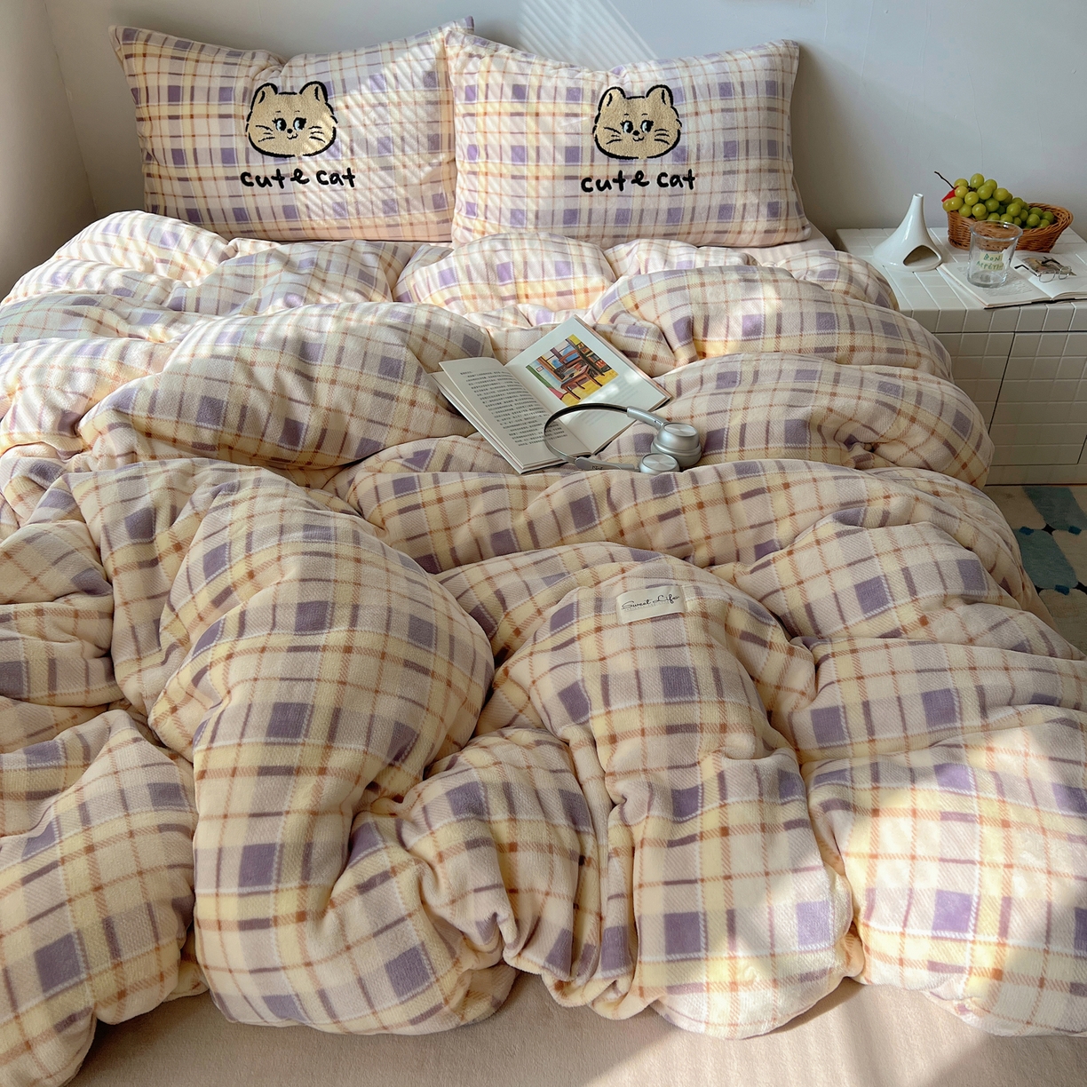 91家纺网 家纺一手货源 找家纺 轻奢坊 2025新款牛奶绒慵懒格子可爱毛巾绣四件套系列 慵懒紫薯