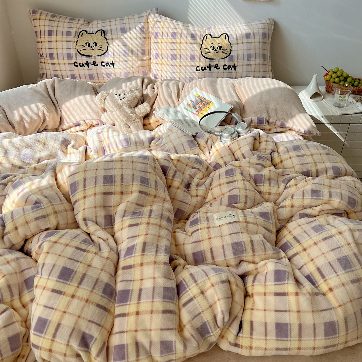 91家纺网 家纺一手货源 找家纺 轻奢坊 2025新款牛奶绒慵懒格子可爱毛巾绣四件套系列 慵懒紫薯