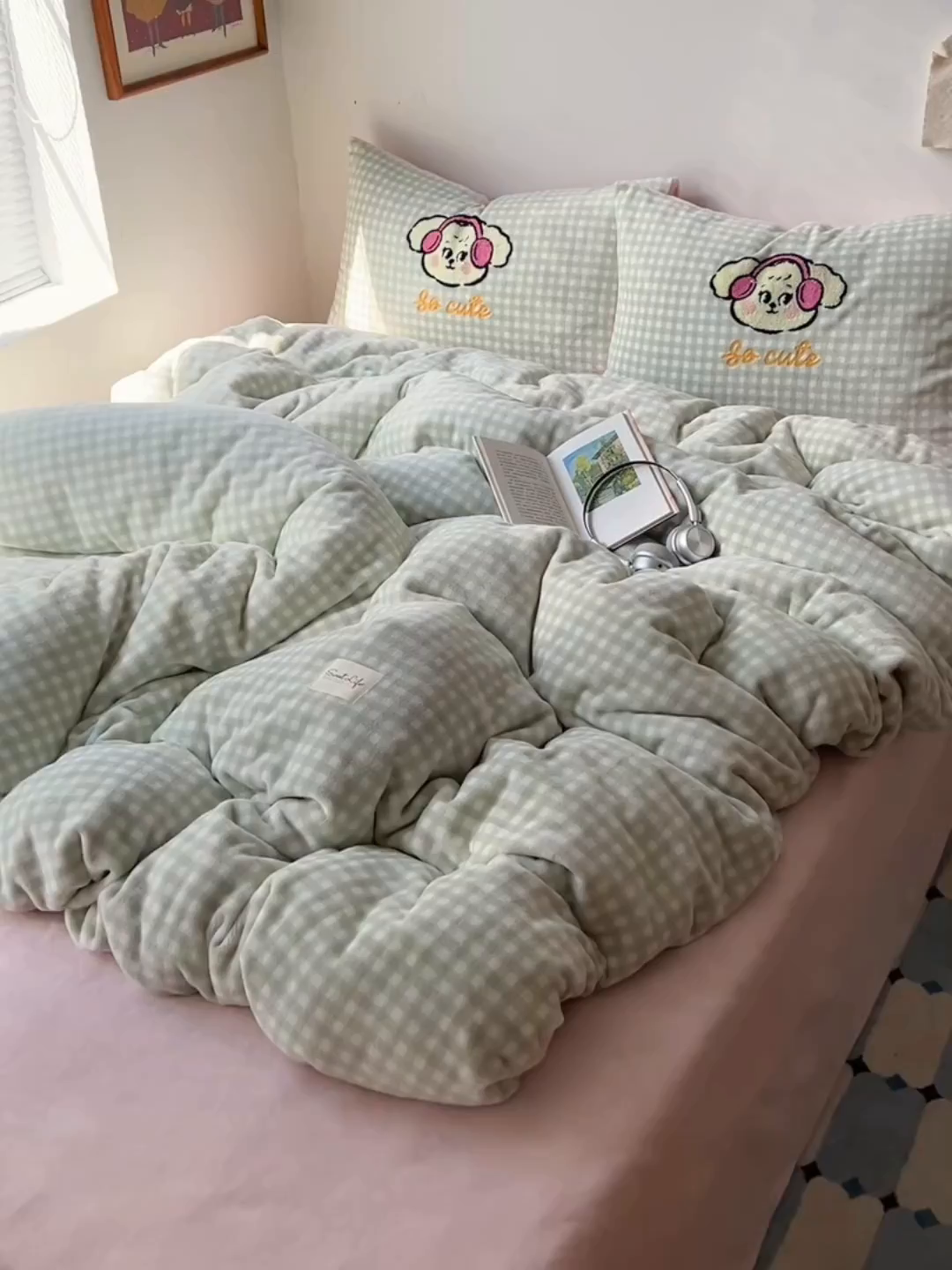 91家纺网 家纺一手货源 找家纺 轻奢坊 2025新款牛奶绒慵懒格子可爱毛巾绣四件套系列 慵懒青柠