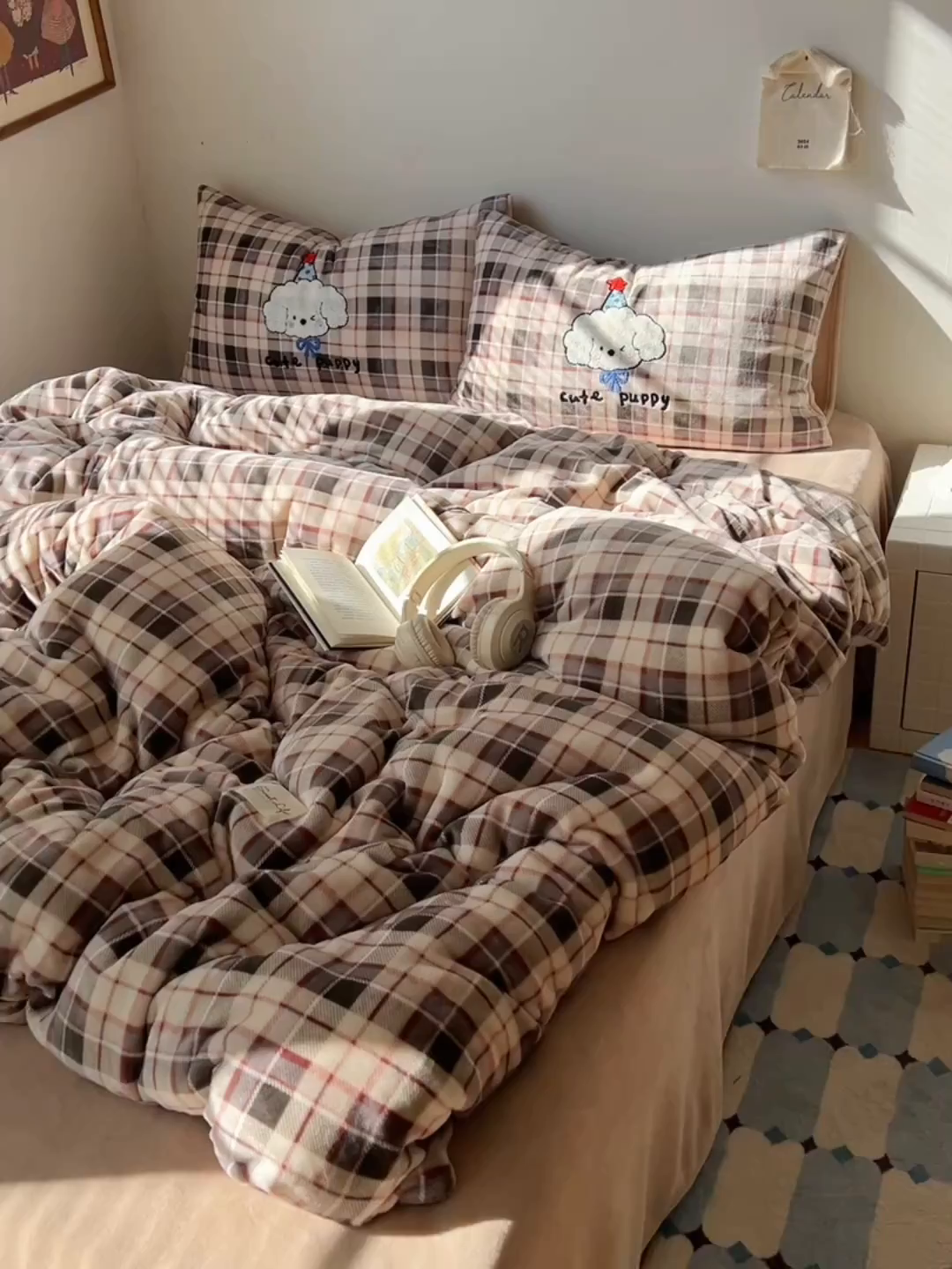 91家纺网 家纺一手货源 找家纺 （总）轻奢坊 2025新款牛奶绒慵懒格子可爱毛巾绣四件套系列