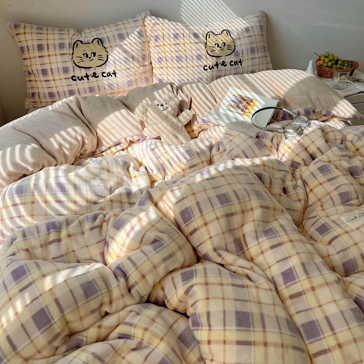 91家纺网 家纺一手货源 找家纺 轻奢坊 2025新款牛奶绒慵懒格子可爱毛巾绣四件套系列 慵懒紫薯