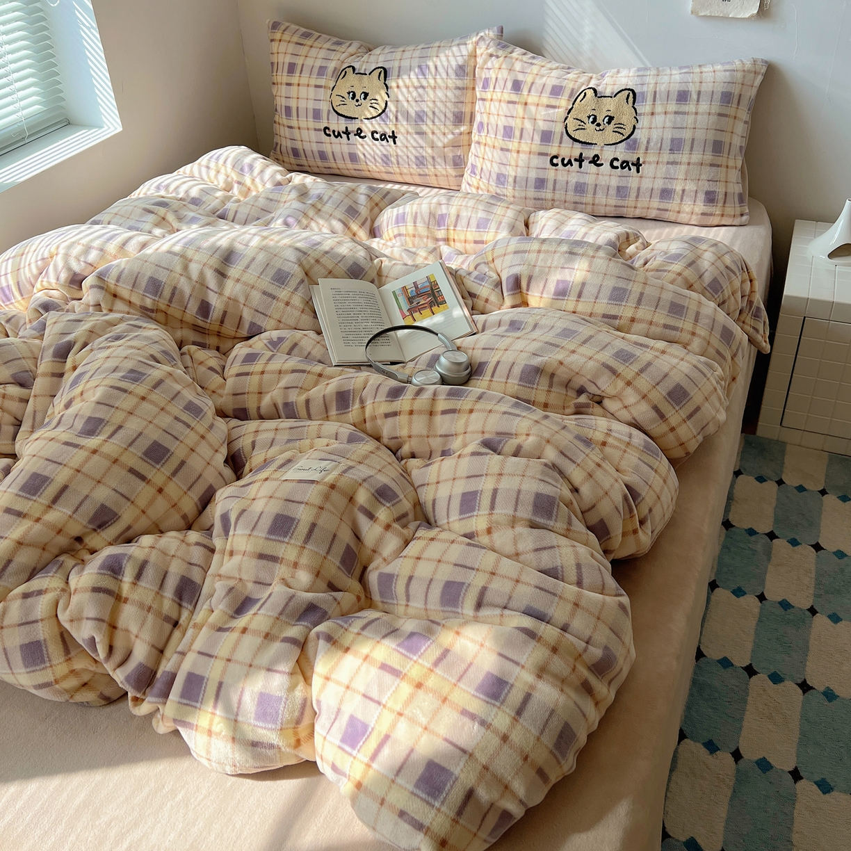 91家纺网 家纺一手货源 找家纺 轻奢坊 2025新款牛奶绒慵懒格子可爱毛巾绣四件套系列 慵懒紫薯