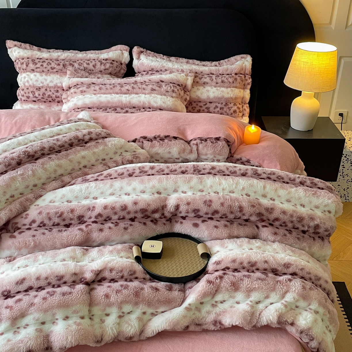 91家纺网 家纺一手货源 找家纺 一比一家纺 2025新款加厚保暖兔毛绒兔兔绒四件套-豹纹系列 豹纹-紫条