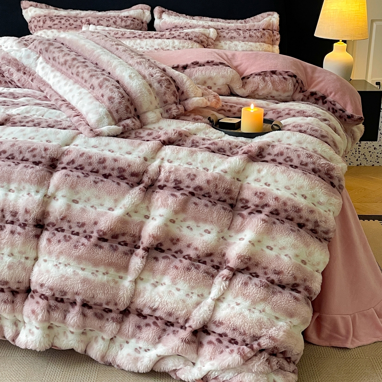 91家纺网 家纺一手货源 找家纺 一比一家纺 2025新款加厚保暖兔毛绒兔兔绒四件套-豹纹系列 豹纹-紫条