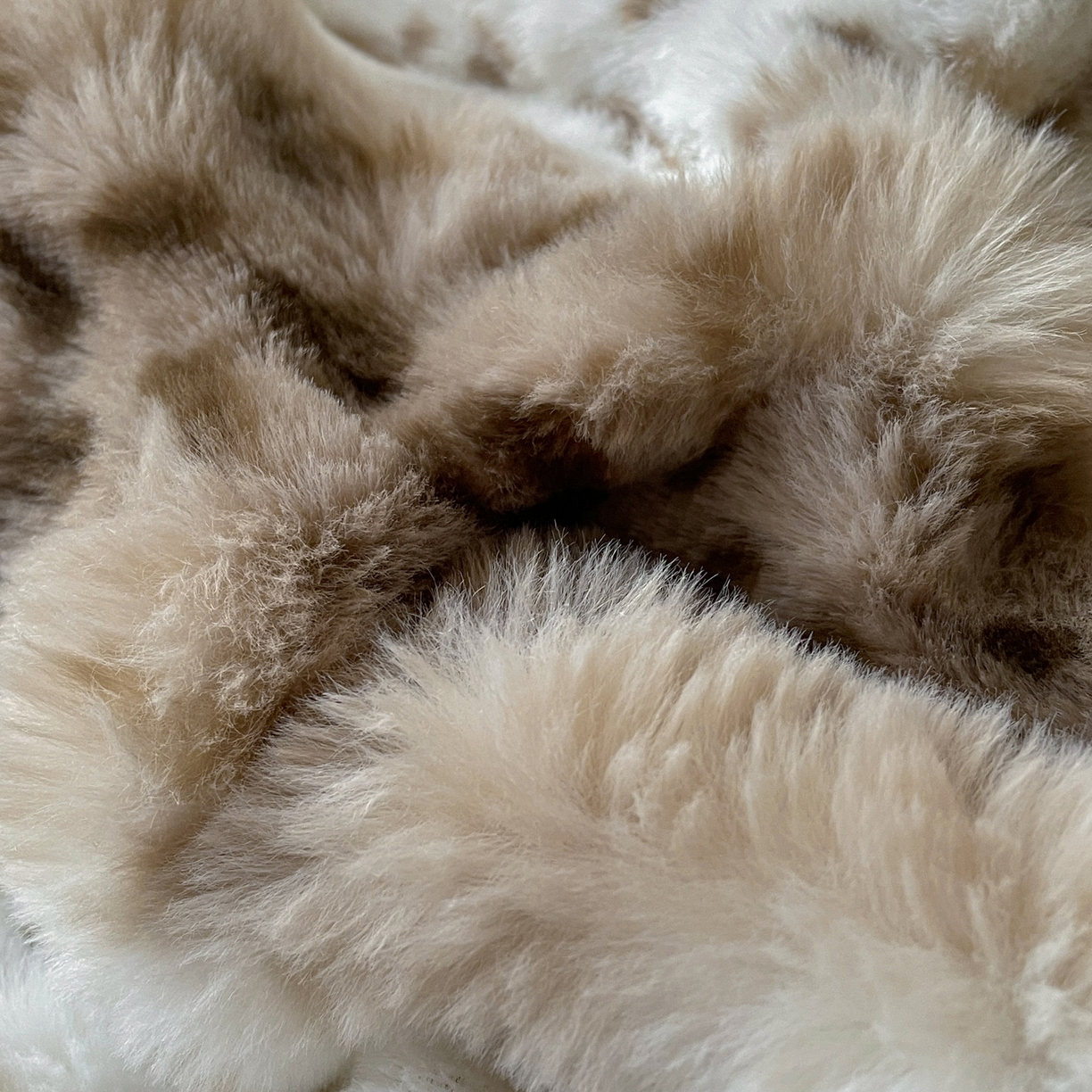 91家纺网 家纺一手货源 找家纺 一比一家纺 2025新款加厚保暖兔毛绒兔兔绒四件套-豹纹系列 豹纹-咖条