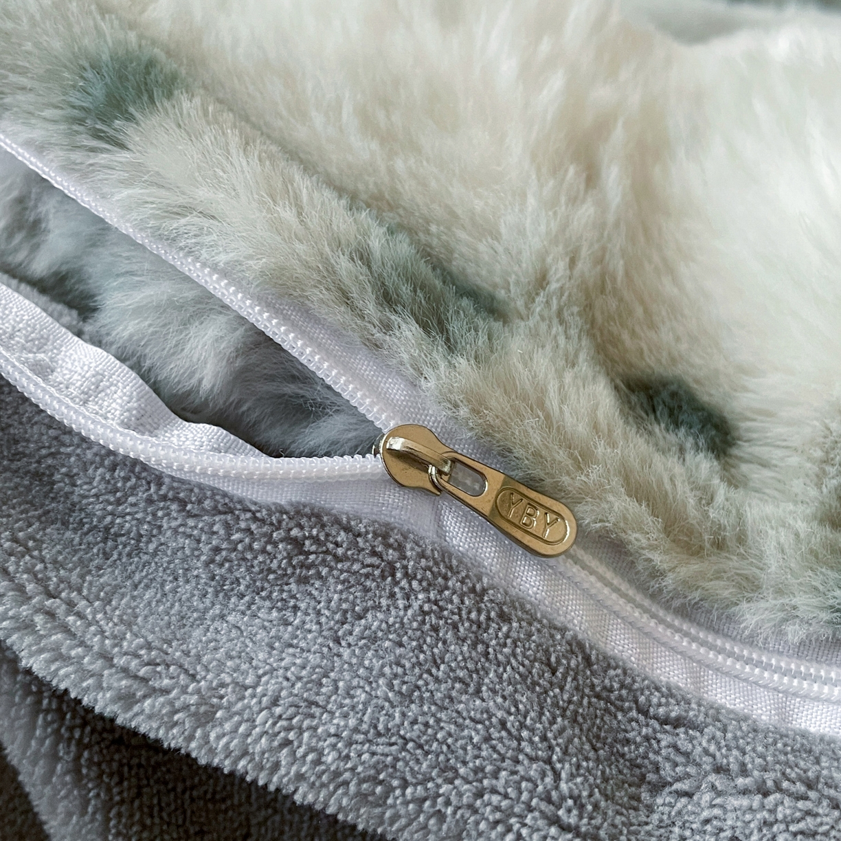 91家纺网 家纺一手货源 找家纺 一比一家纺 2025新款加厚保暖兔毛绒兔兔绒四件套-豹纹系列 豹纹-绿条