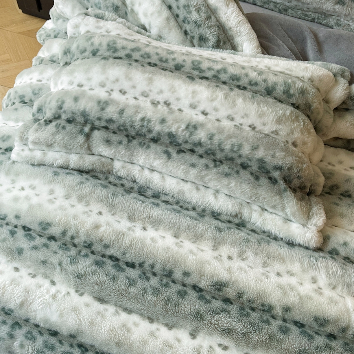 91家纺网 家纺一手货源 找家纺 一比一家纺 2025新款加厚保暖兔毛绒兔兔绒四件套-豹纹系列 豹纹-绿条