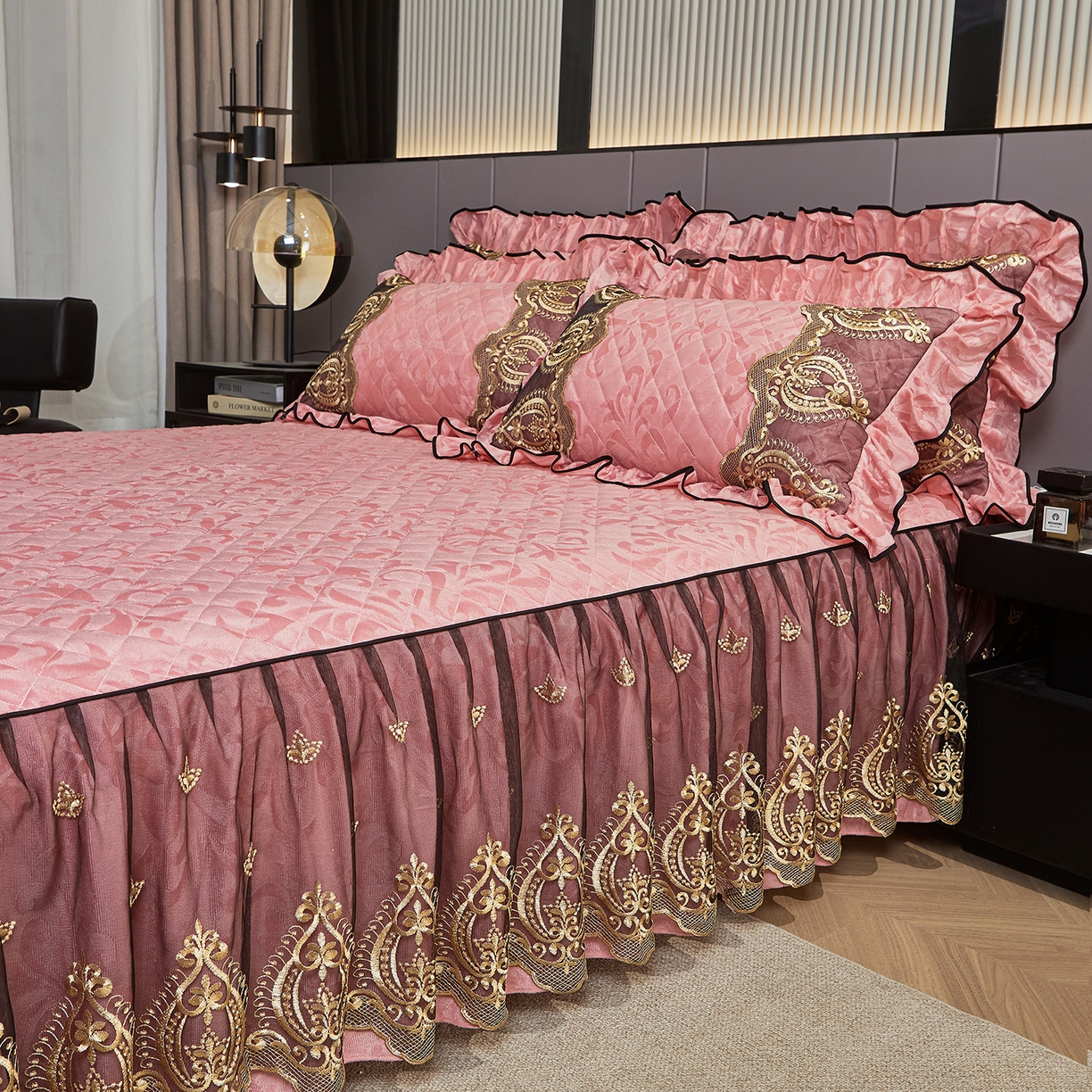 91家纺网 家纺一手货源 找家纺 （总）好儿喜家纺 2025新款天鹅绒床裙款四件套-圣罗兰系列