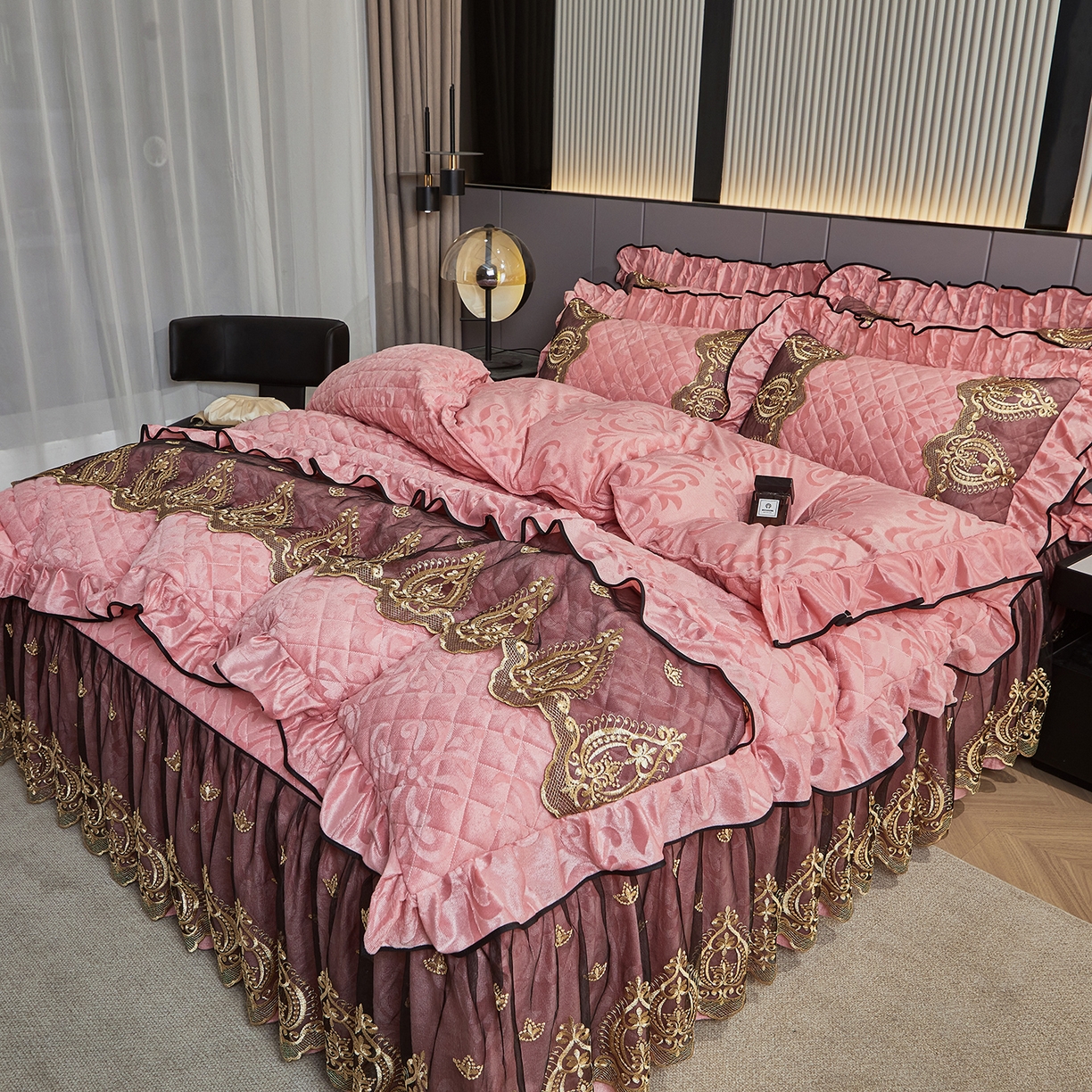 91家纺网 家纺一手货源 找家纺 （总）好儿喜家纺 2025新款天鹅绒床裙款三件套-圣罗兰系列