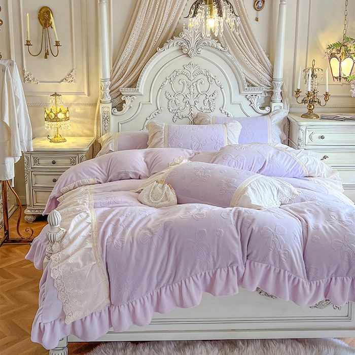 91家纺网 家纺一手货源 找家纺 （总）好儿喜家纺 2025新款法式雕花牛奶绒四件套床裙款-蝴蝶结系列