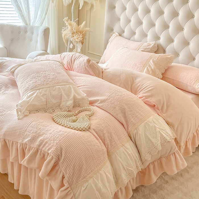 （总）好儿喜家纺 2025新款法式雕花牛奶绒四件套床裙款-爱丽丝系列