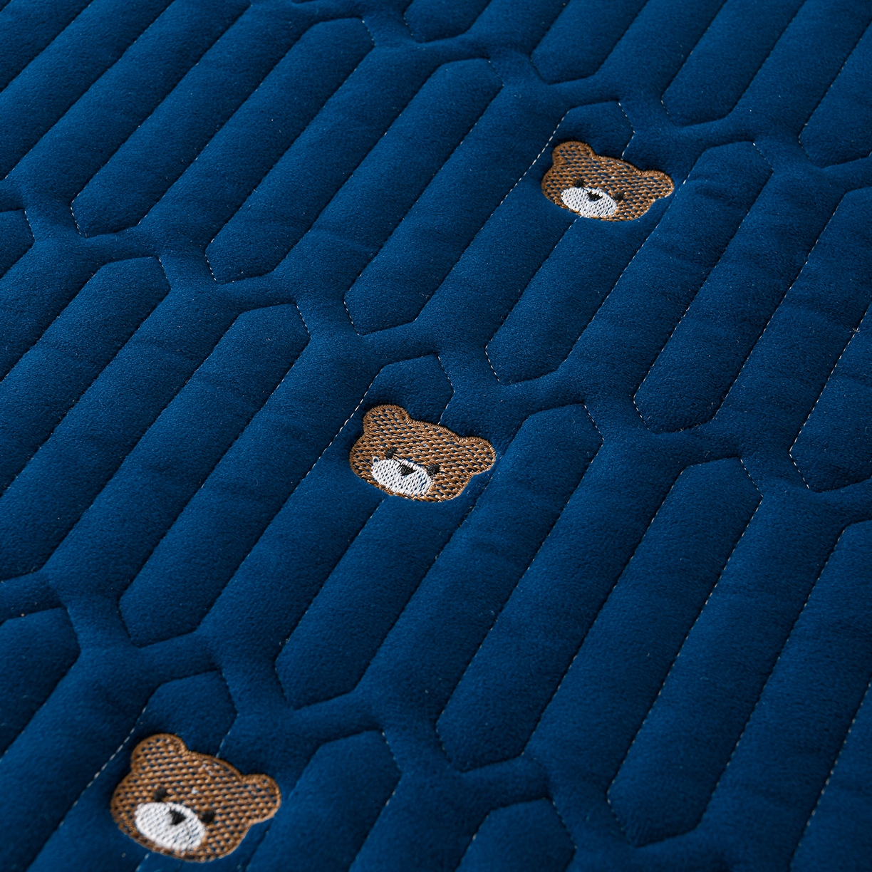 91家纺网 家纺一手货源 找家纺 （总）推推家纺 2025新款刺绣夹棉宝宝绒床笠牛奶绒床垫保护套