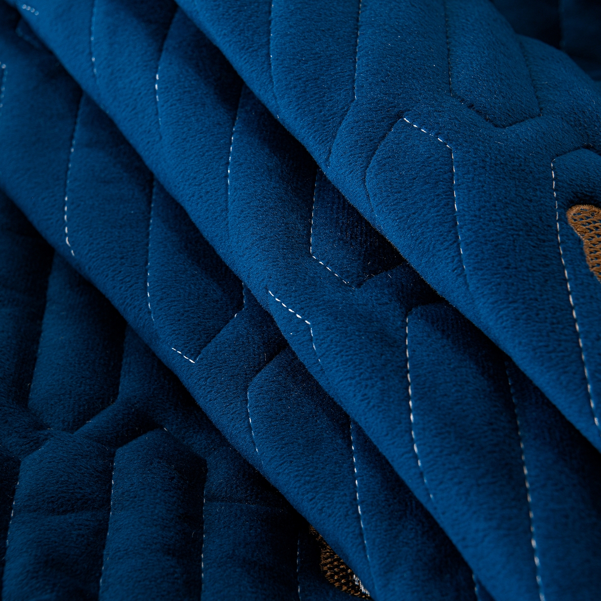 91家纺网 家纺一手货源 找家纺 （总）推推家纺 2025新款刺绣夹棉宝宝绒床笠牛奶绒床垫保护套