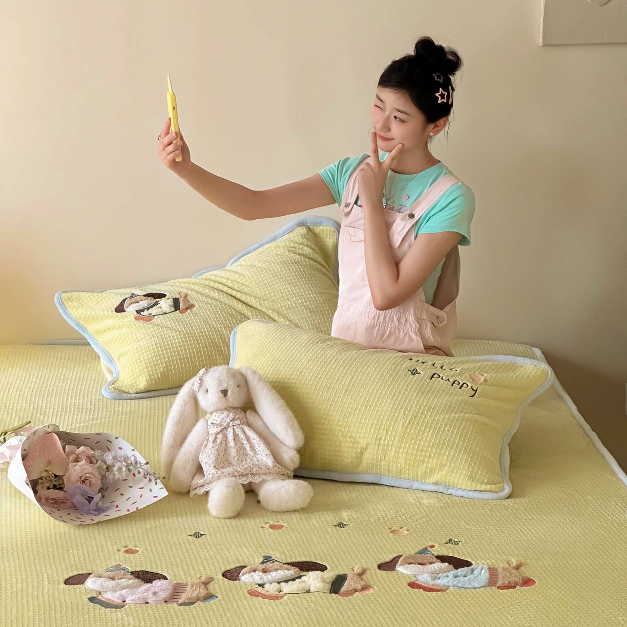 91家纺网 家纺一手货源 找家纺 Sweet dreams甜梦 2025新款华夫格绒兔毛贴布床笠三件套 三只小狗黄